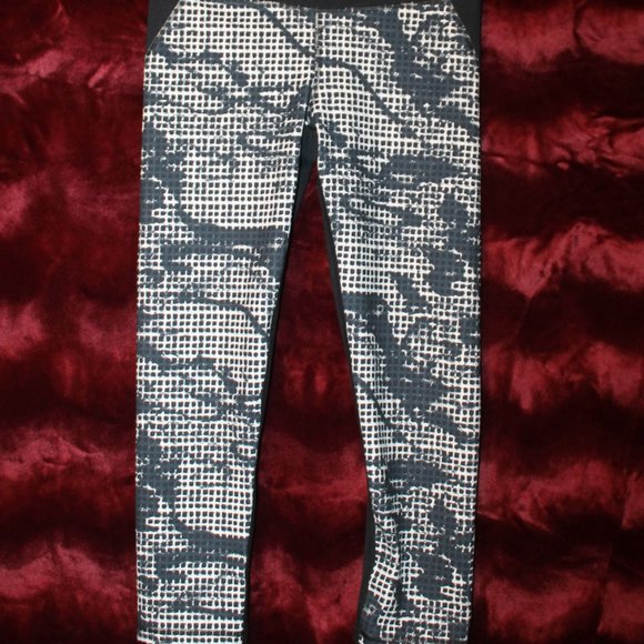 Women's Under Armour Leggings - Picture 3 of 5